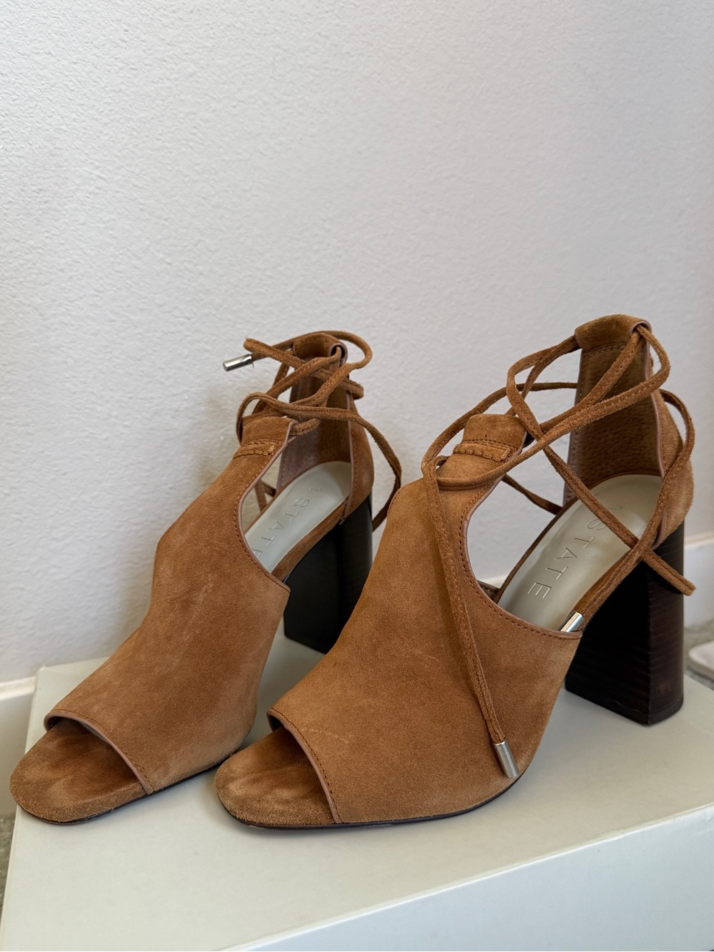 Strappy Open-Toe Block Heel booties in brown suede - size 7.5